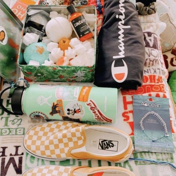 Medium VSCO girl mystery box🤩 - Picture 7 of 12